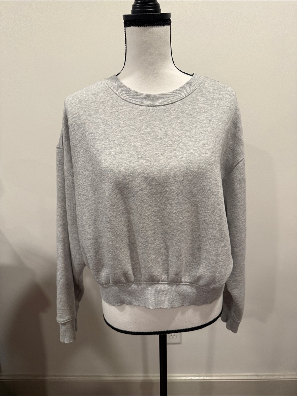 Universal Thread Cropped Crewneck Sweatshirt Heathered Gray Size Small
